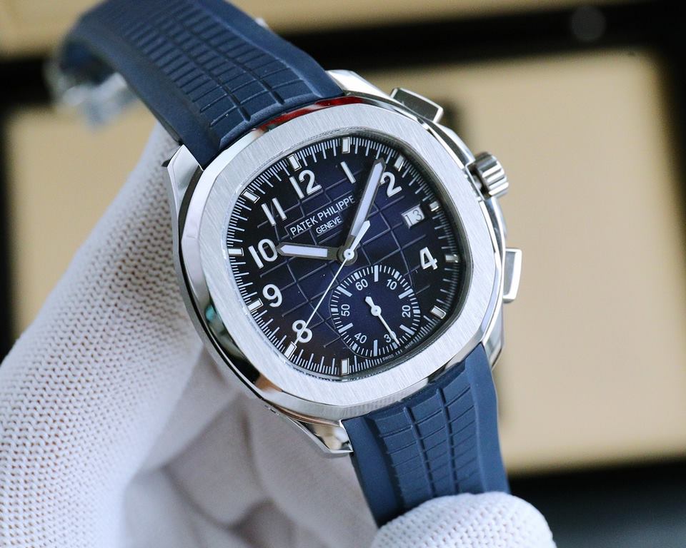 MMA Patek Philippe Aquanaut (Model No. 5968A-001) 42.2 mm stainless steel case Chronograph hand, accurate to a quarter of a second on the outer edge of the track scale, 60-minute cumulative timer The stainless steel case