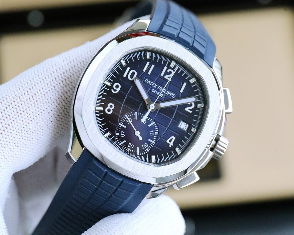 MMA Patek Philippe Aquanaut (Model No. 5968A-001) 42.2 mm stainless steel case Chronograph hand, accurate to a quarter of a second on the outer edge of the track scale, 60-minute cumulative timer The stainless steel case