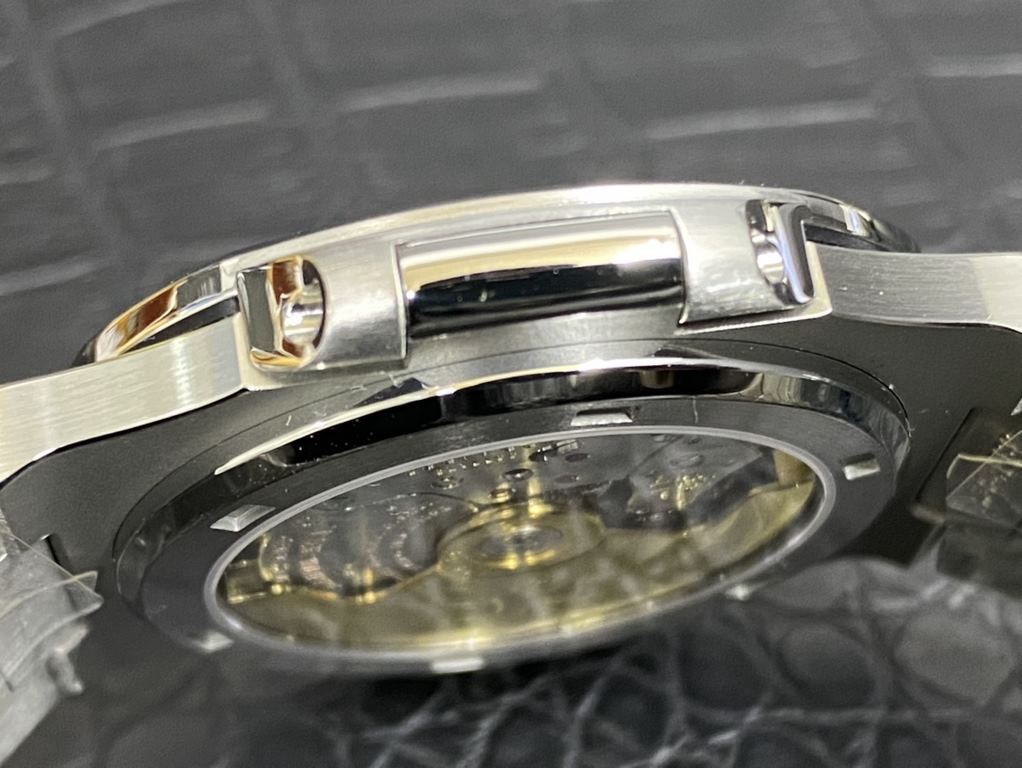 PPF V2 version of the Super Nautilus is back! Newly amended stainless steel strap, hinge part according to the original Nautilus stainless steel strap disassembled and developed, and genuine consistent fit effect, revers