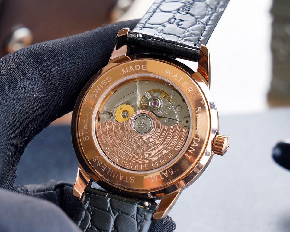 Patek Philippe PATEKPHILIPPE Overseas Edition, 1851 Patek founder Anthony launched the classical series of wristwatches, it was a hit, in the London World Expo was selected by Queen Victoria of the United Kingdom, which 