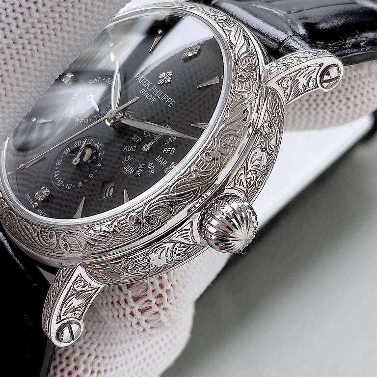 Patek Philippe - Handmade - Engraved Watch - A stunning new product with a different Calatrava look.The elegant and versatile Calatrava with its engraved case has a very personalized look, and at 42 mm, it fits a man's h