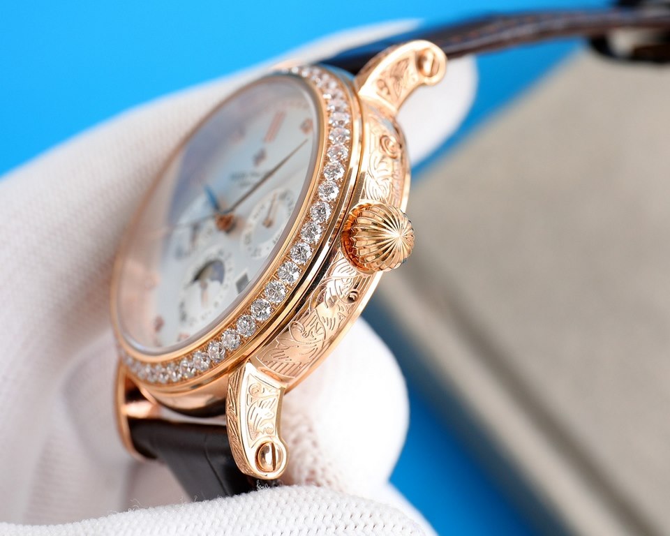 Patek Philippe Patek Philippe Complications - Purely Handcrafted - Floral Engraved - is a stunning 42mm watch that fits the popular male hand size and is very business as well as casual. The entire case of the watch is h