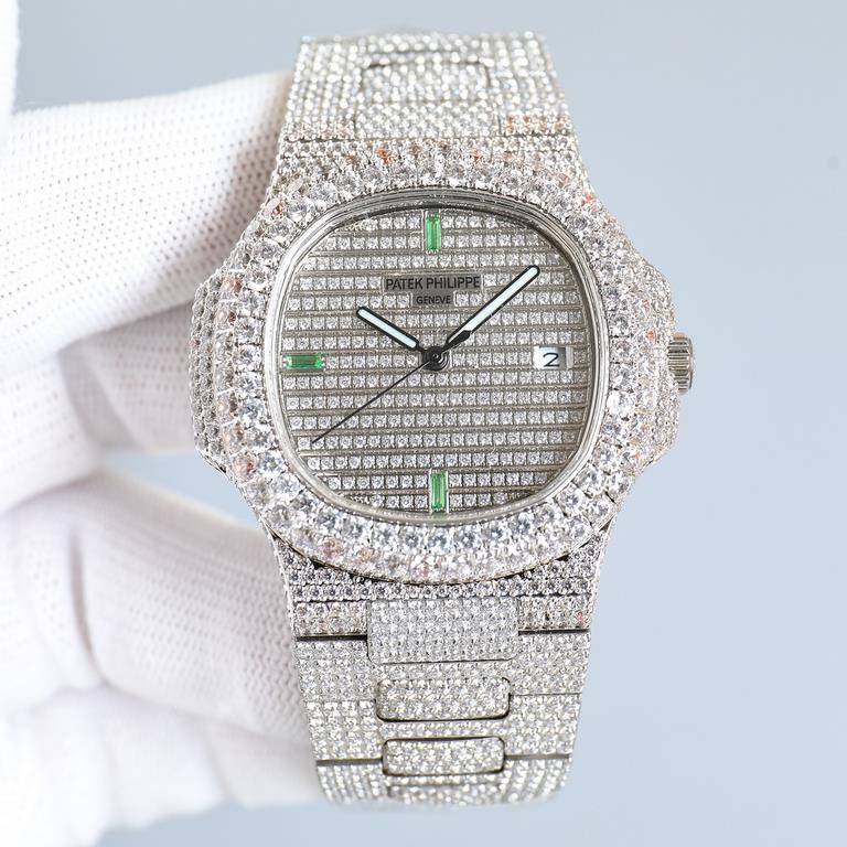 Patek Philippe Nautilus 5711 in white gold is a new and upgraded version of the brand's renowned double-row diamond bezel. Newly upgraded version Double rows of large diamond bezel, the brand's world-renowned super jewel