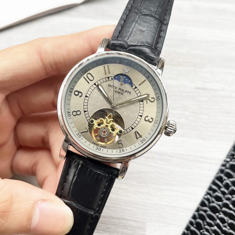 Complicated Timepieces Luxurious AtmosphereClassic New ArrivalsNew】：Patek Philippe Large flywheel designType】：Boutique men's watchesStrap] Genuine cowhide leather strapMovement] High-end automatic mechanical movement[Mir