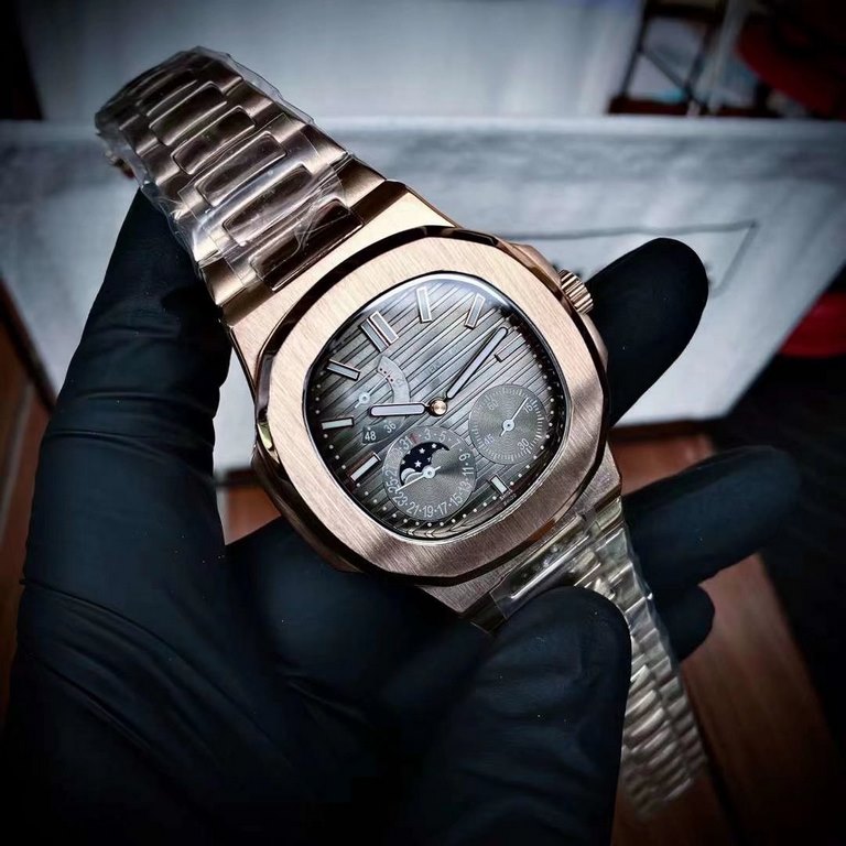 Patek Philippe Nautilus 5712A arrives Patek Philippe Nautilus The world's most expensive porthole, this porthole-inspired bezel is not round, not square, but rather curved corners of the octagonal-like; left and right si