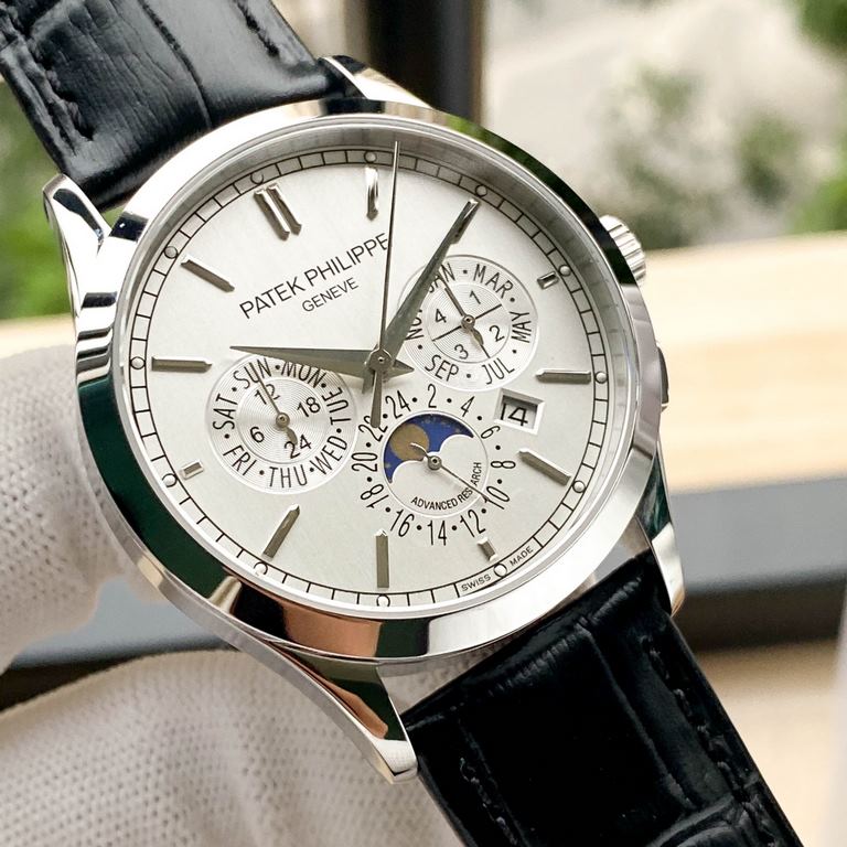 Patek Philippe (patek Philippine) Overseas Edition, 1851 Patek founder Anthony launched the classical series of wristwatches, it was a hit, in the London World Expo was selected by Queen Victoria of England, thus establi