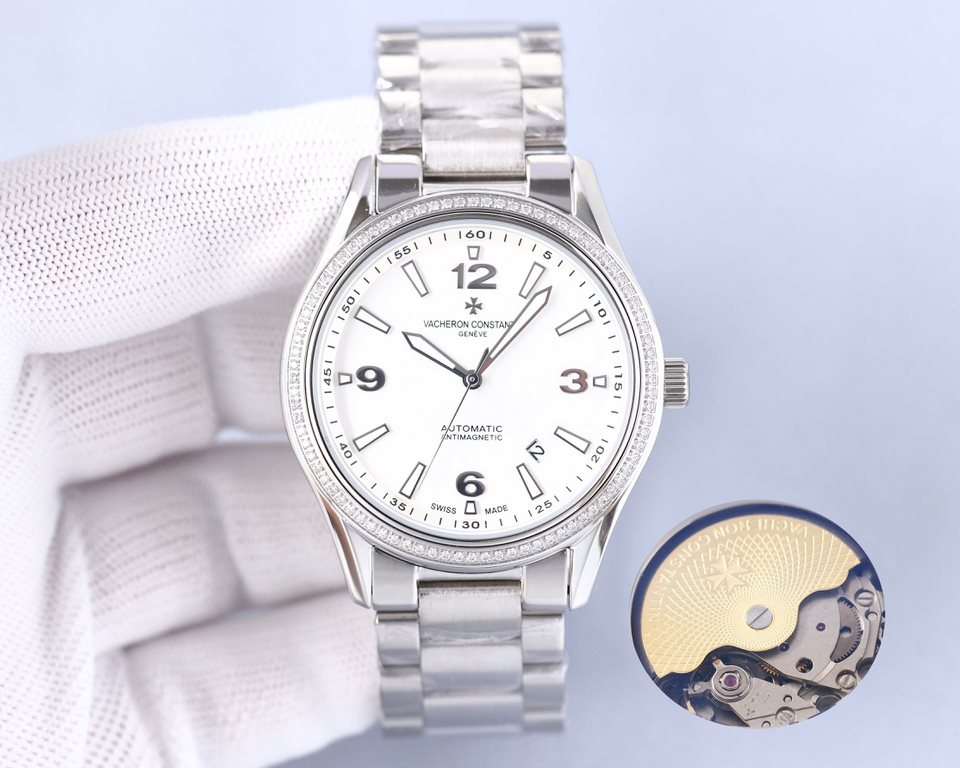 New steel bracelet debuts and shakes up the Patek Philippe Classics collection, a masterpiece of fine aestheticsThe watch measures 41mm. Thin but with qualityThe details of the case have been refined and the quality of t