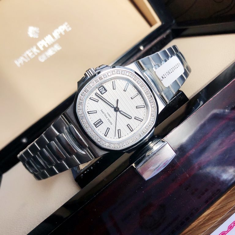 Wholesale box Support Hong Kong, USA direct mailPatek Philippe's Nautilus collection, commonly known as the King of Steel, is a sturdy and distinctive watch with a price tag that's not too expensive compared to other PP 