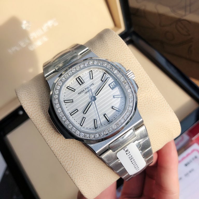 Wholesale box Support Hong Kong, USA direct mailPatek Philippe's Nautilus collection, commonly known as the King of Steel, is a sturdy and distinctive watch with a price tag that's not too expensive compared to other PP 