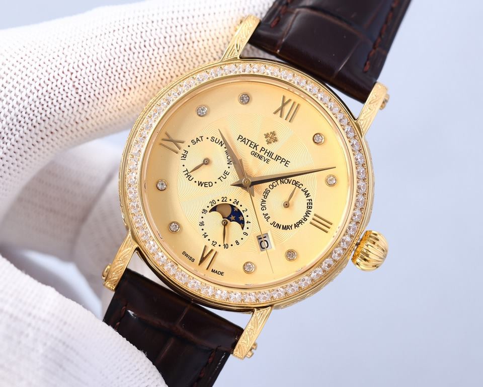 The Patek Philippe Patek Philippe Complications - hand-engraved floral wristwatch - is a stunning watch, with a diameter of 42 millimeters that fits the popular male hand size, very business as well as leisure. The entir