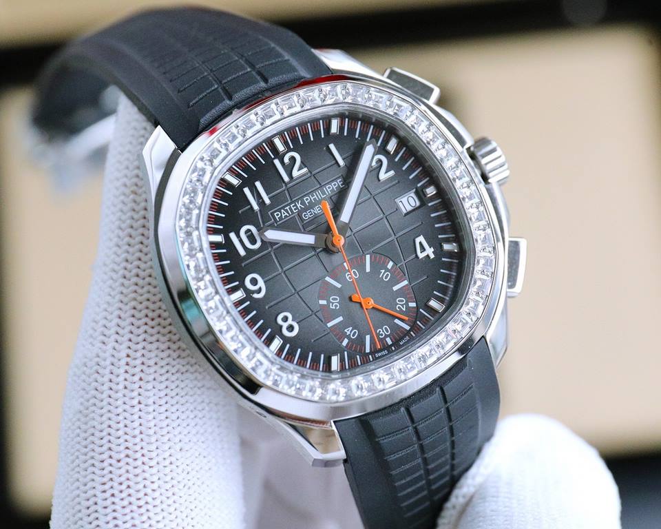 MMA Patek Philippe Aquanaut (Model No. 5968A-001) 42.2 mm stainless steel case Chronograph hand, accurate to a quarter of a second on the outer edge of the track scale, 60-minute cumulative timer The stainless steel case