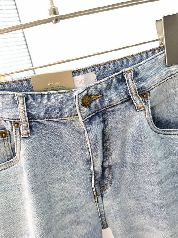 Dior Dior    2023 early spring counter synchronization new! Foreign trade original single! Heavy duty washed jeans. Taste and value sharing! Very comfortable to wear. Low-key but not lose luxury. Wear out very classy! Cu