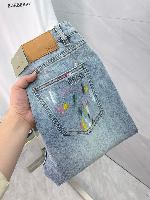 Dior Dior    2023 early spring counter synchronization new! Foreign trade original single! Heavy duty washed jeans. Taste and value sharing! Very comfortable to wear. Low-key but not lose luxury. Wear out very classy! Cu