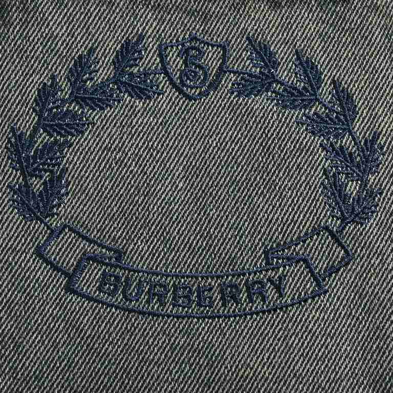 Burberry  Burberry 23Fw wheat ears embroidered jeans so far this year to do the most bullish jeans, heavy wash process, hidden mystery details are very much, this time the main push of the pants whether version or on the