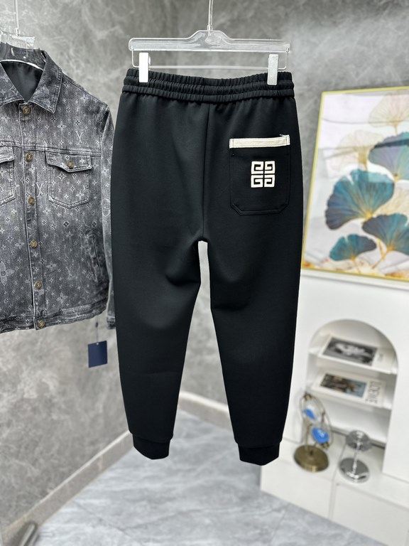 Givenchy new casual pants for fallwinter 2023! Synchronized sale on the official website. Brand classic LOGO casual pants , custom fabric, excellent comfort, strong hand touch. Highly recognizable, perfect quality crafts