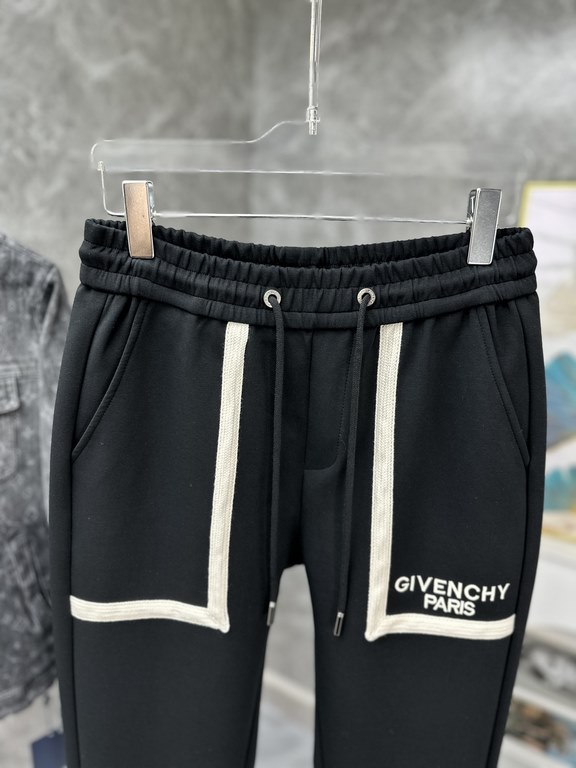 Givenchy new casual pants for fallwinter 2023! Synchronized sale on the official website. Brand classic LOGO casual pants , custom fabric, excellent comfort, strong hand touch. Highly recognizable, perfect quality crafts