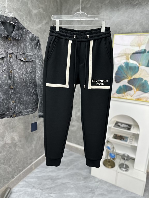 Givenchy new casual pants for fallwinter 2023! Synchronized sale on the official website. Brand classic LOGO casual pants , custom fabric, excellent comfort, strong hand touch. Highly recognizable, perfect quality crafts