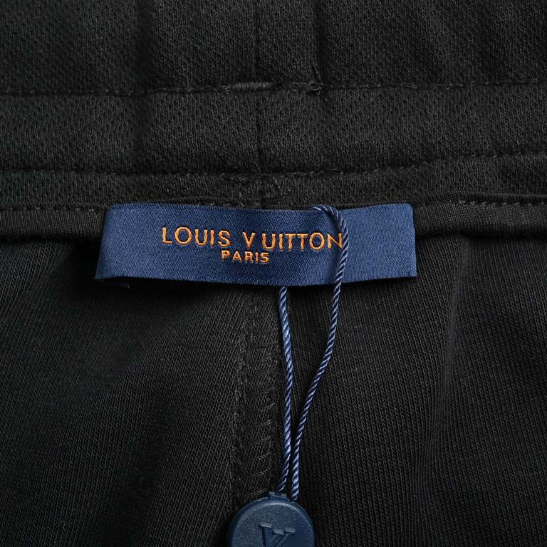 Louis Vuitton 23Fw Embossed Colorblocked PantsLouis Vuitton Louis Vuitton 23Fw Embossed Colorblocked Padded PantsDonkey's new winter products, front pockets decorated with large lv logo embossed process, back pockets cla