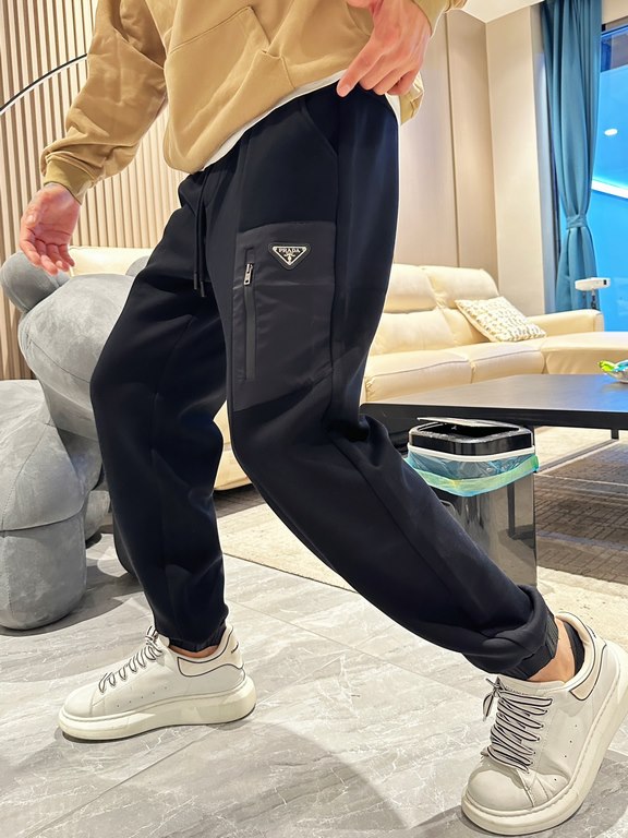 Prada new casual pants for fallwinter 2023! Synchronized sale on the official website. Brand classic LOGO casual pants , customized fabric, excellent comfort, strong hand touch. Highly recognizable, perfect quality craft