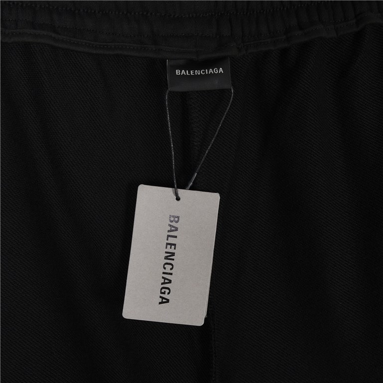 Balenciaga Alphabet Lock Embroidered Logo SweatpantsThis section is made of high weaving ultra-fine high-tech knitted composite fabric material, the texture of the fabric is very high-grade and delicate.Grade sense of st