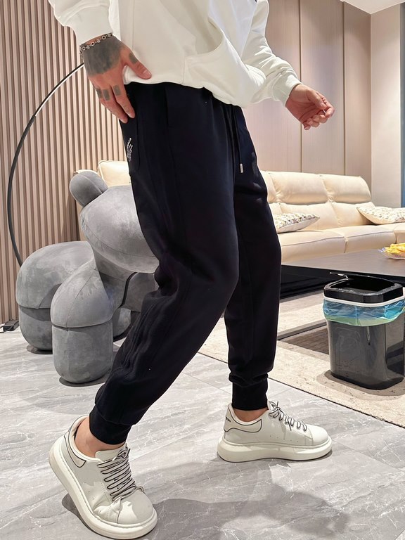 Parisienne new casual pants for fallwinter 2023! Synchronized sale on the official website. The brand's classic LOGO casual pants , customized fabric, excellent comfort, strong hand touch. Highly recognizable, perfect qu