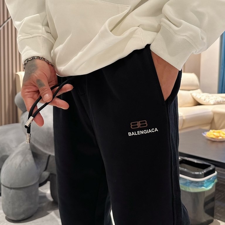 Parisienne new casual pants for fallwinter 2023! Synchronized sale on the official website. The brand's classic LOGO casual pants , customized fabric, excellent comfort, strong hand touch. Highly recognizable, perfect qu