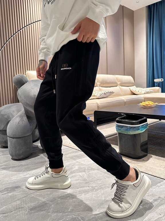 Parisienne new casual pants for fallwinter 2023! Synchronized sale on the official website. The brand's classic LOGO casual pants , customized fabric, excellent comfort, strong hand touch. Highly recognizable, perfect qu