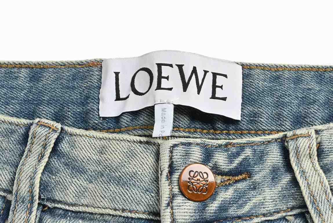 Loewe Trouble Style Embroidered Logo JeansSo far this year to do the most bullish jeans, heavy wash process, hidden mystery details are very much, this time the main push of the pants either version or on the body is too