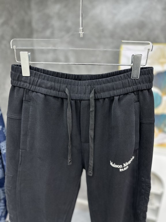 Majira 2023 new casual pants for fallwinter! Synchronized sale on the official website. Brand classic LOGO casual pants , customized fabric, excellent comfort, strong hand touch. Highly recognizable, perfect quality craf