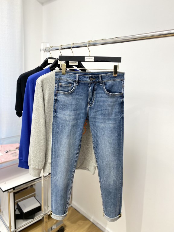 Armani, 2023 latest products, counter synchronization is available, the original single goods, washed casual jeans, imported original washed elastic fabric, comfortable and elastic, the original hardware accessories deco