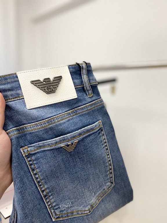 Armani, 2023 latest products, counter synchronization is available, the original single goods, washed casual jeans, imported original washed elastic fabric, comfortable and elastic, the original hardware accessories deco