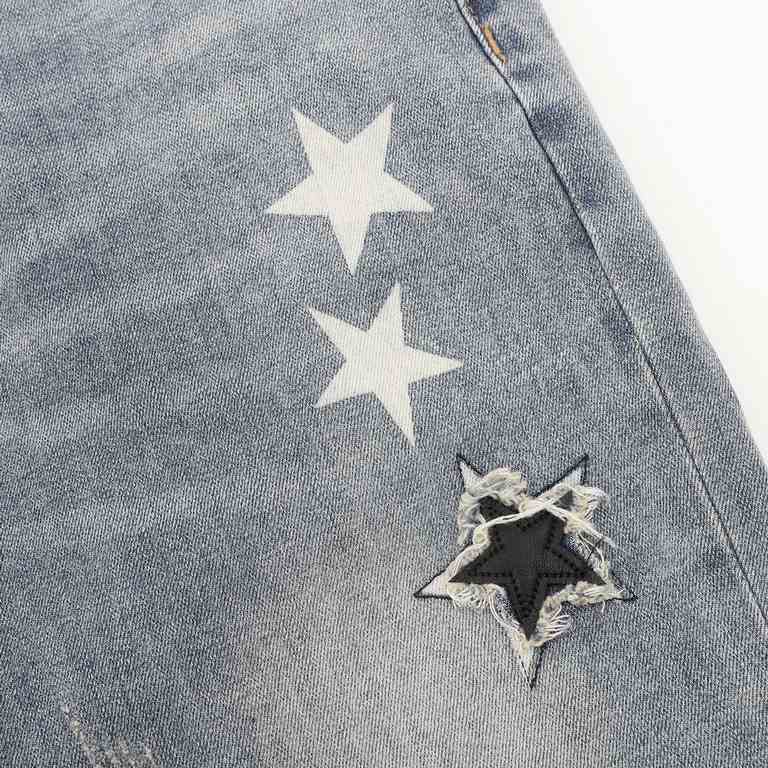 GivenchyGivenchy Pentagram Destruction JeansSo far this year to do the most awesome jeans, heavy wash process, hidden mystery details are very much, this time the main push of the pants whether version or on the body is 