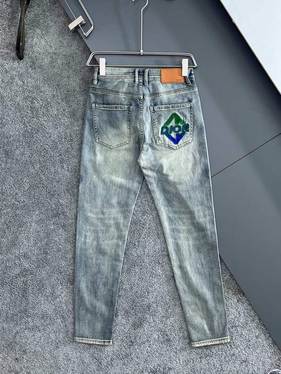 DH's 23SS new jeans High-end quality Slim fit Fabric with stretch Comfortable fit Good shape No binding on the body Size 30, 31, 32, 33, 34, 36, 38.