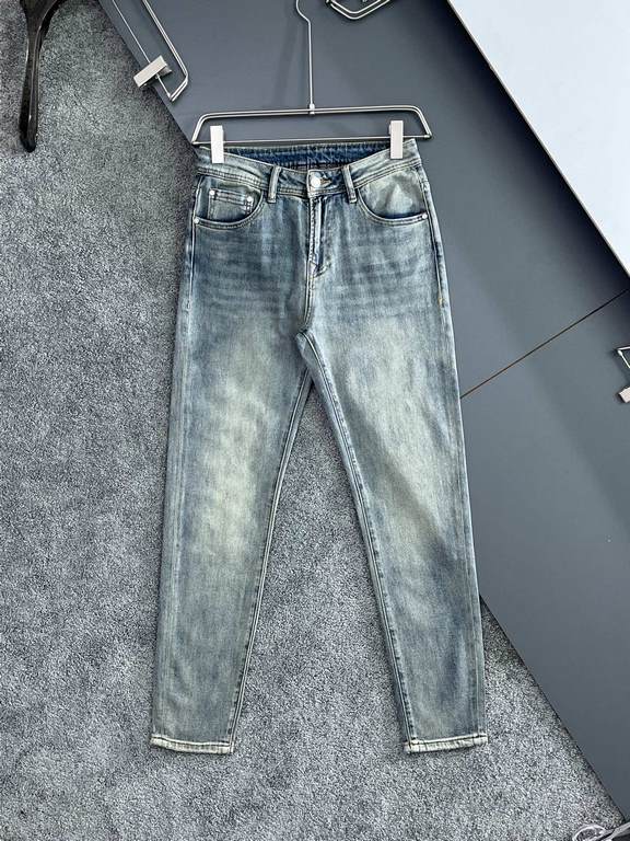 DH's 23SS new jeans High-end quality Slim fit Fabric with stretch Comfortable fit Good shape No binding on the body Size 30, 31, 32, 33, 34, 36, 38.