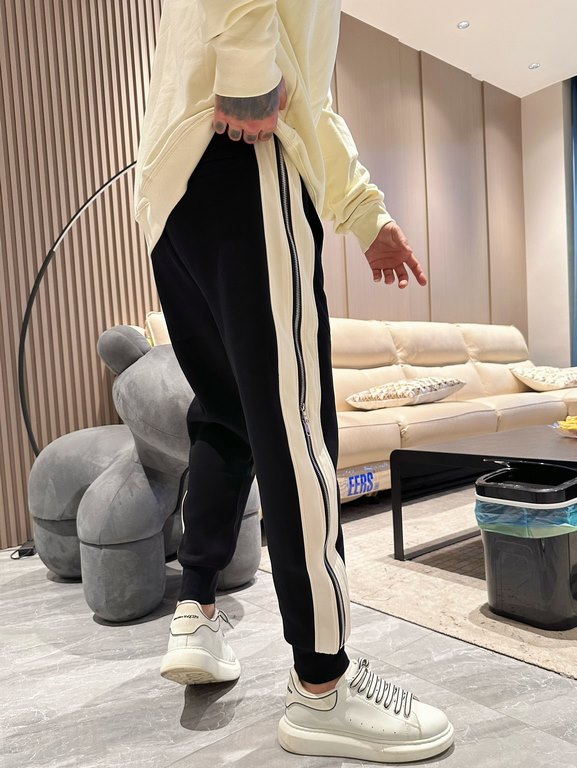 Parisienne new casual pants for fallwinter 2023! Synchronized sale on the official website. The brand's classic LOGO casual pants , customized fabric, excellent comfort, strong hand touch. Highly recognizable, perfect qu