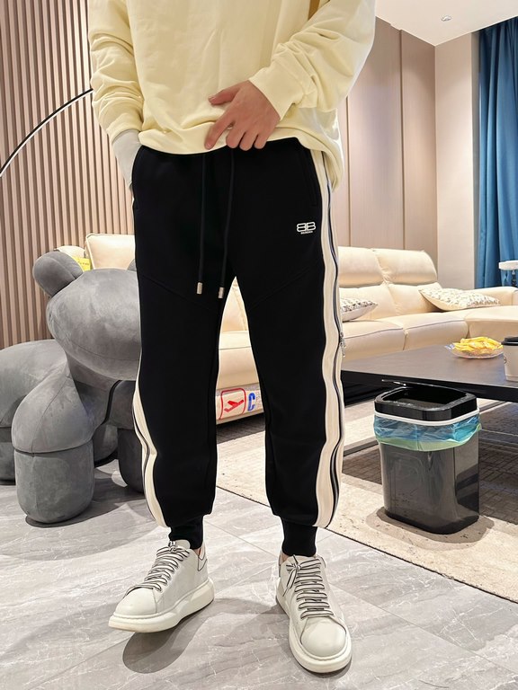 Parisienne new casual pants for fallwinter 2023! Synchronized sale on the official website. The brand's classic LOGO casual pants , customized fabric, excellent comfort, strong hand touch. Highly recognizable, perfect qu