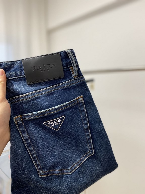 Prada, 2023 latest products, counter synchronization is available, the original single goods, washed casual jeans, imported original washed stretch fabric, comfortable and elastic, original hardware accessories decorativ