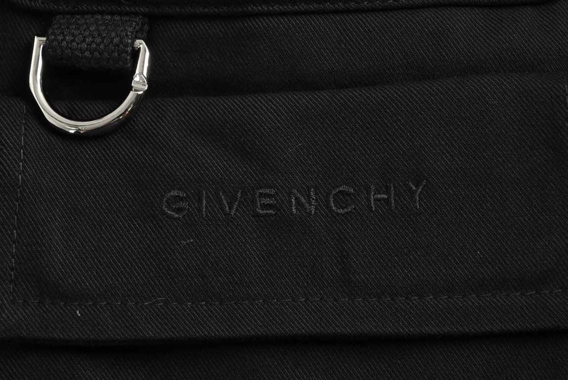 GivenchyGivenchy 23Fw Multi-Pocket Functional PantsOriginal 1.2W purchase. A pair of pants 8 three-dimensional pockets 4 pockets, the difficulty can be imagined, and each pocket is made of hollow Velcro design, the leg a