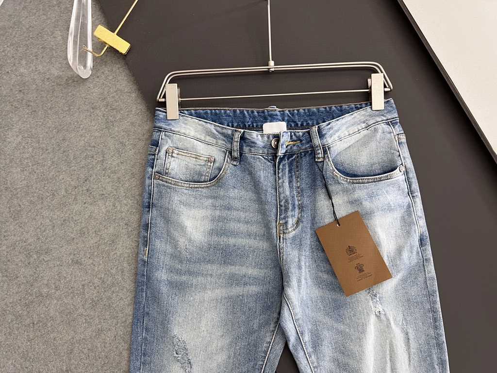 Bur, new casual tannin jeans   spring and summer new The brand logo on the back pocket is embroidered by imported machine vacuum   The body of the garment is washed with heavyweight environmentally friendly plant enzymes