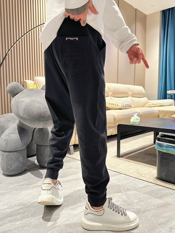 Givenchy new casual pants for fallwinter 2023! Synchronized sale on the official website. Brand classic LOGO casual pants , custom fabric, excellent comfort, strong hand touch. Highly recognizable, perfect quality crafts