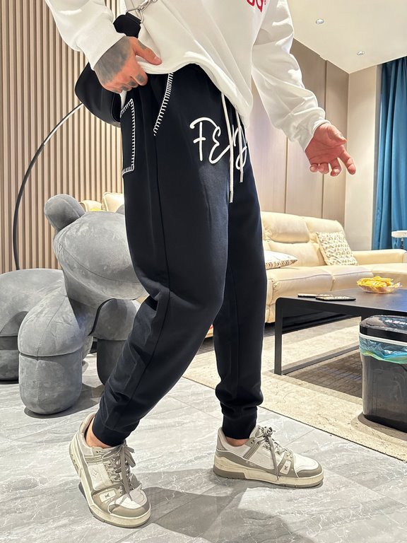 Fendi new casual pants for fallwinter 2023! Official website synchronized sale. Brand classic LOGO casual pants , customized fabric, excellent comfort, strong hand touch. Highly recognizable, perfect quality craftsmanshi