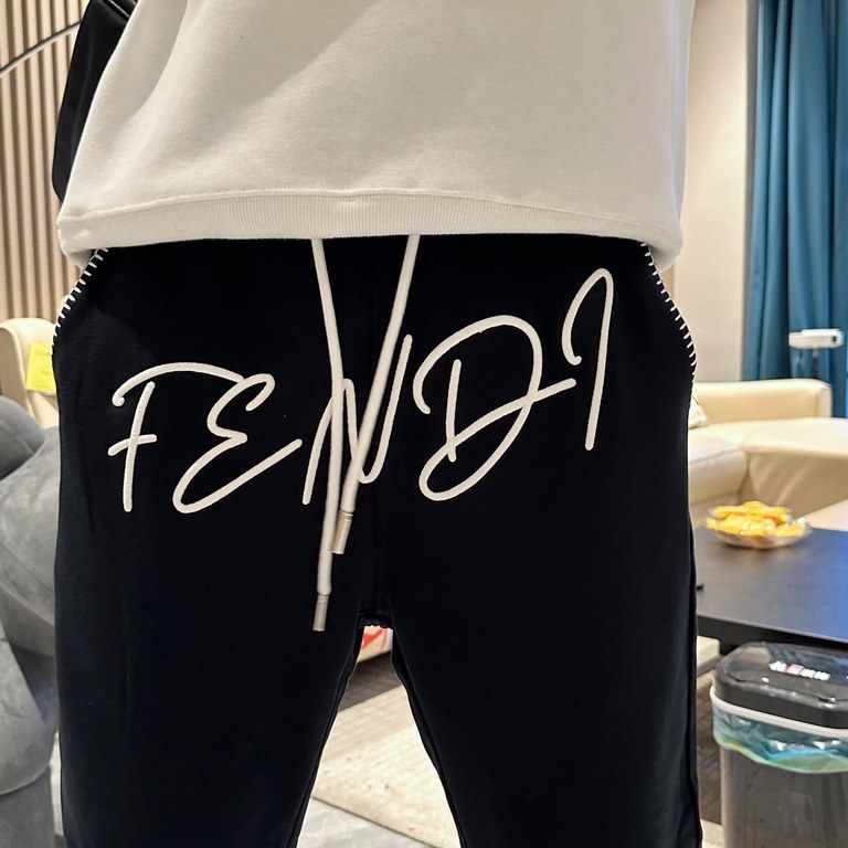 Fendi new casual pants for fallwinter 2023! Official website synchronized sale. Brand classic LOGO casual pants , customized fabric, excellent comfort, strong hand touch. Highly recognizable, perfect quality craftsmanshi