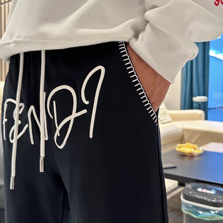 Fendi new casual pants for fallwinter 2023! Official website synchronized sale. Brand classic LOGO casual pants , customized fabric, excellent comfort, strong hand touch. Highly recognizable, perfect quality craftsmanshi