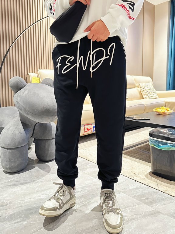 Fendi new casual pants for fallwinter 2023! Official website synchronized sale. Brand classic LOGO casual pants , customized fabric, excellent comfort, strong hand touch. Highly recognizable, perfect quality craftsmanshi