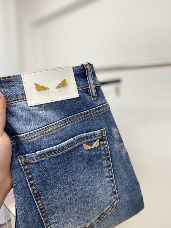 Fendi, 2023 latest products, counter synchronization is available, the original single goods, washed casual jeans, imported original washed elastic fabric, comfortable and elastic, the original hardware accessories decor