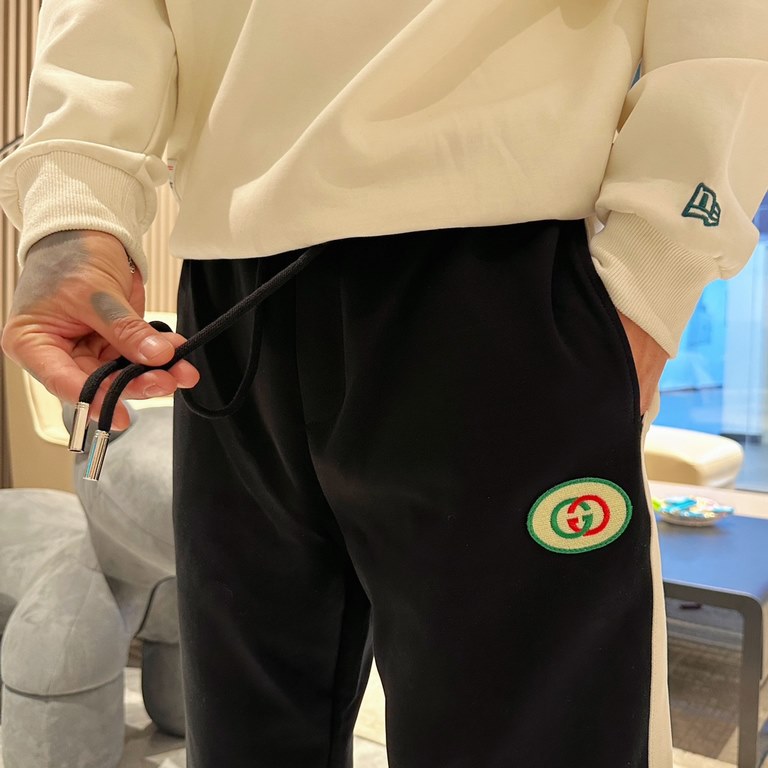 Gucci new casual pants for fallwinter 2023! Official website synchronization sale. Brand classic LOGO casual pants , customized fabric, excellent comfort, strong hand touch. Highly recognizable, perfect quality craftsman