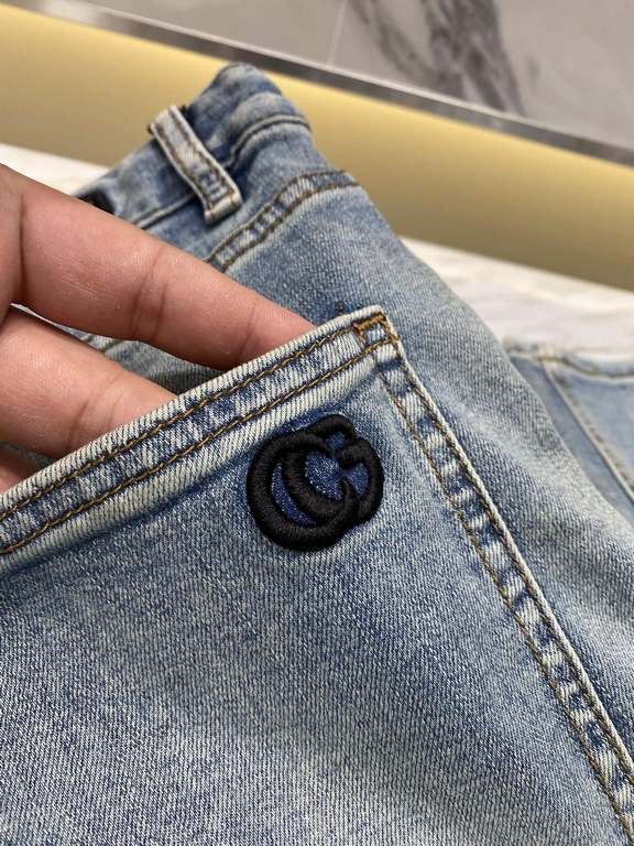 GU2023 early fall new casual jeans, high-end customized series. Imported high-density customized cotton tannin fabric comfortable and soft skin-friendly, straight and not easy to wrinkle, original hardware. In-kind shoot