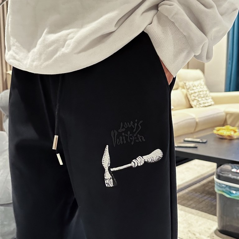 LV 2023 new casual pants for fallwinter! Official website synchronized sale. Brand classic LOGO casual pants , custom fabric, excellent comfort, strong hand touch. Highly recognizable, perfect quality craftsmanship. Size