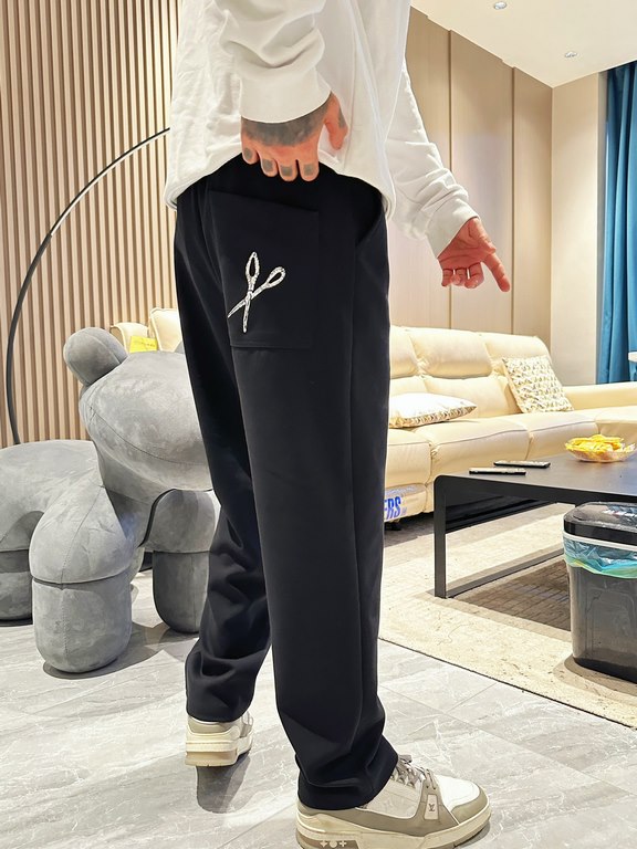 LV 2023 new casual pants for fallwinter! Official website synchronized sale. Brand classic LOGO casual pants , custom fabric, excellent comfort, strong hand touch. Highly recognizable, perfect quality craftsmanship. Size