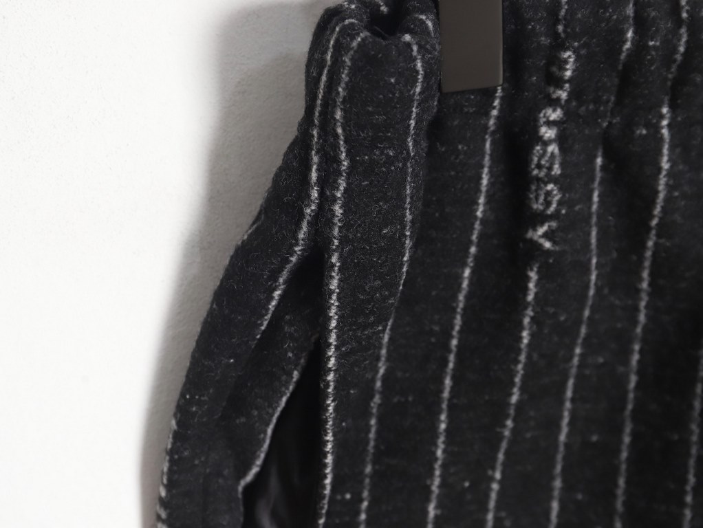 Nike x Stussy Nike Stussy co-branded SS23 wool striped straight long casual pantsIt took two months to customize the fabric Original consistent (including wool) crafted version details to the top fabric thick every detai